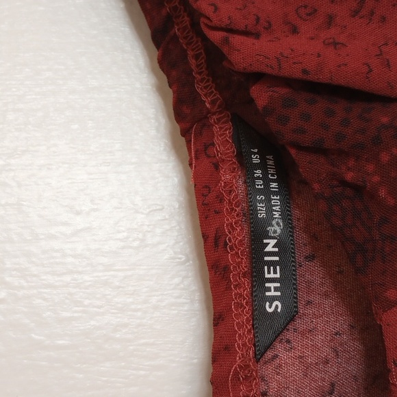 Shein red snakeskin pattern size S crop top - Picture 6 of 6